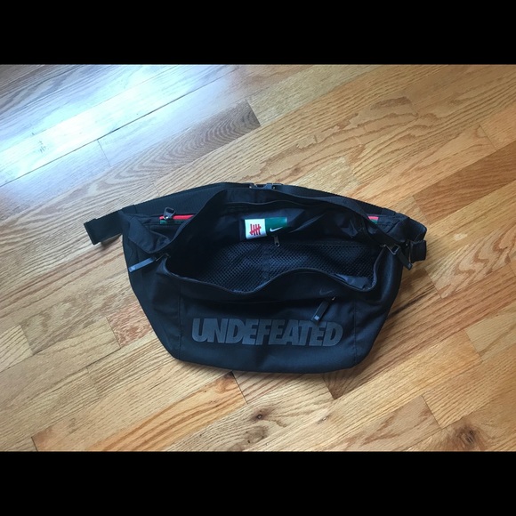nike undefeated fanny pack